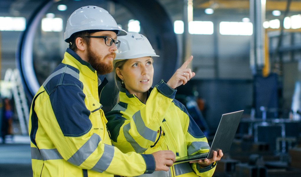 We have two pictures here of obvious ANTIFA members plotting to tear down our historic statues. Helmets and face shields are dead giveaways.