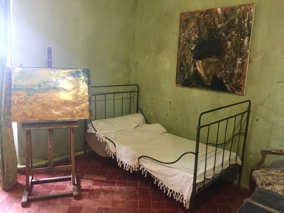 MovingIsLiving_'s tweet photo. Van Gogh created hundreds of vivid, powerful landscapes and self-portratis during his few years in Provence 🌻👨‍🎨 On Van Gogh's footsteps is on Top 10 things to-do in Provence 🇫🇷 Check out the full blog post on https://t.co/EfRgBIbgdJ 

#provencefrance 🇫🇷 #vangogh #francetravel https://t.co/3S9GdOun2P