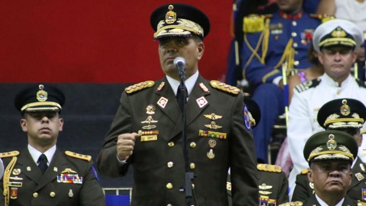 monagas_GNB51's tweet photo. G/J. .@vladimirpadrino: El imperialismo quiere convertir a nuestros soldados en tontos útiles para sus despropósitos (...) que le dan la espalda al pueblo y la  historia gloriosa que antecede a Venezuela.

➡️ https://t.co/GZ5siAry9V

#CaraboboEsVictoriaPatria
#24Jun
#FANB https://t.co/HXD2ZNGrOh