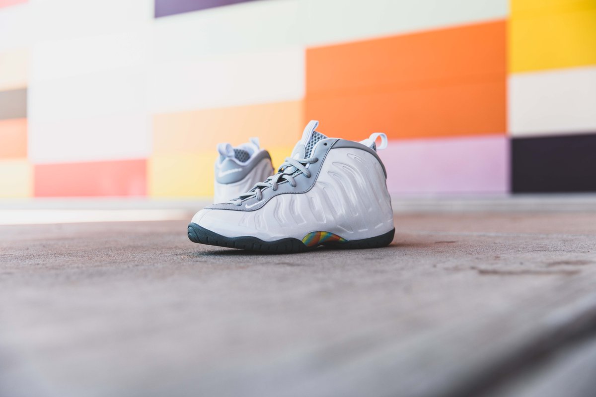DTLRVILLA's tweet photo. The #Nike #Lilposite One 'Rainbow Pixel' pre-school and infant sizes just hit our 20% off sale. Use code '20OFF' at checkout to see savings.
Pre-school: https://t.co/tw9F8UhjWM
Infant: https://t.co/MZaXevUIRf https://t.co/kRReFQ93jN