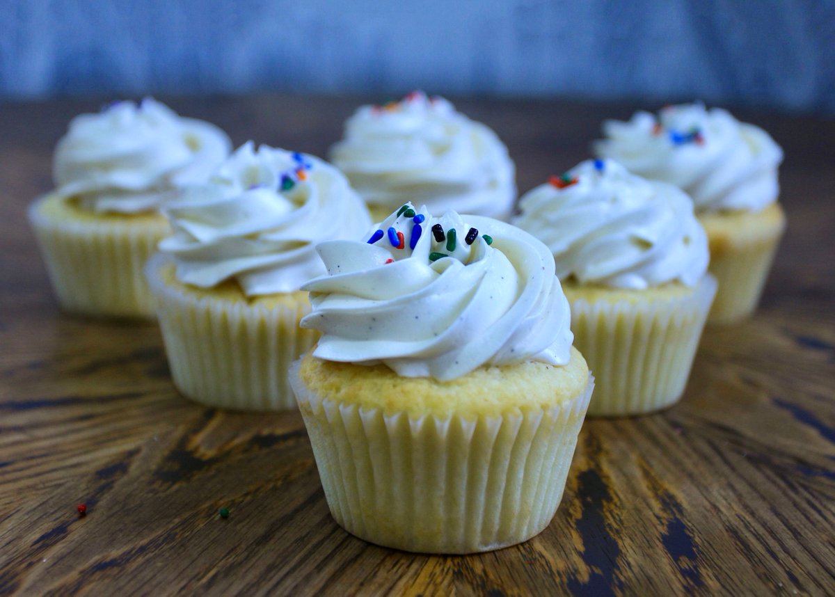Stop in today for handmade vanilla cupcakes with buttercream icing! 🧁

#handmadecupcakes #kenctuckybakery #kybakery #northernky #nky #beanscafeandbakery