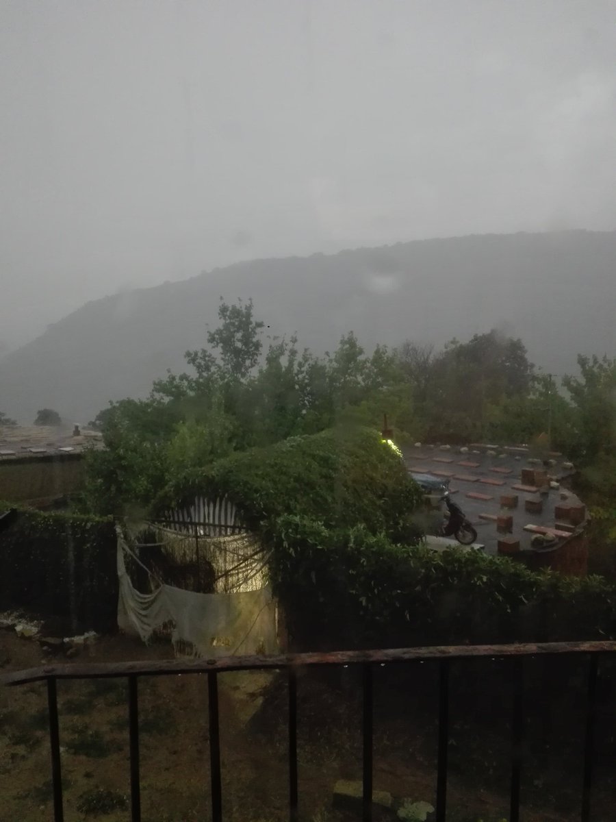 mec_mooc's tweet image. Tronades d'estiu, finestres de capvespre i pobles que són respirs #Clua