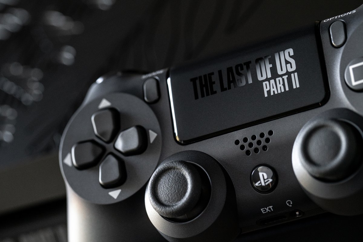 PlayStation's tweet image. Up close with the Limited Edition The Last of Us Part II PS4 Pro 📸

More photos: play.st/2CArAAR