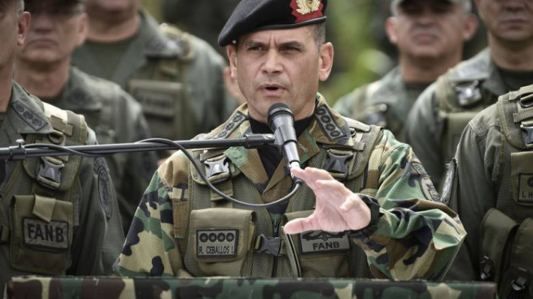monagas_GNB51's tweet photo. A/J. .@CeballosIchaso: Los hombres y mujeres que conforman la Fuerza Armada Nacional Bolivariana están cargados de valores como la valentía, sacrificio y constancia necesarios para garantizar la defensa integral de nuestra Patria.

➡️ https://t.co/iT1kaDyg6Z

#24Jun
#FANB https://t.co/Kn0OaZ6o3o