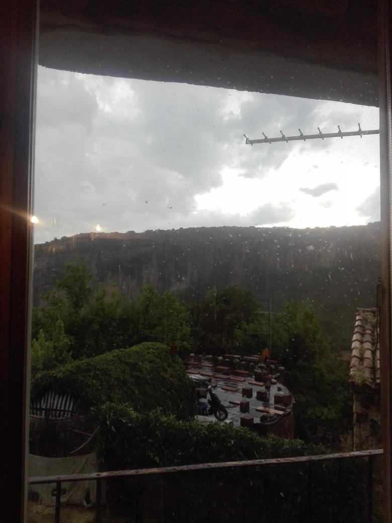 mec_mooc's tweet image. Tronades d'estiu, finestres de capvespre i pobles que són respirs #Clua