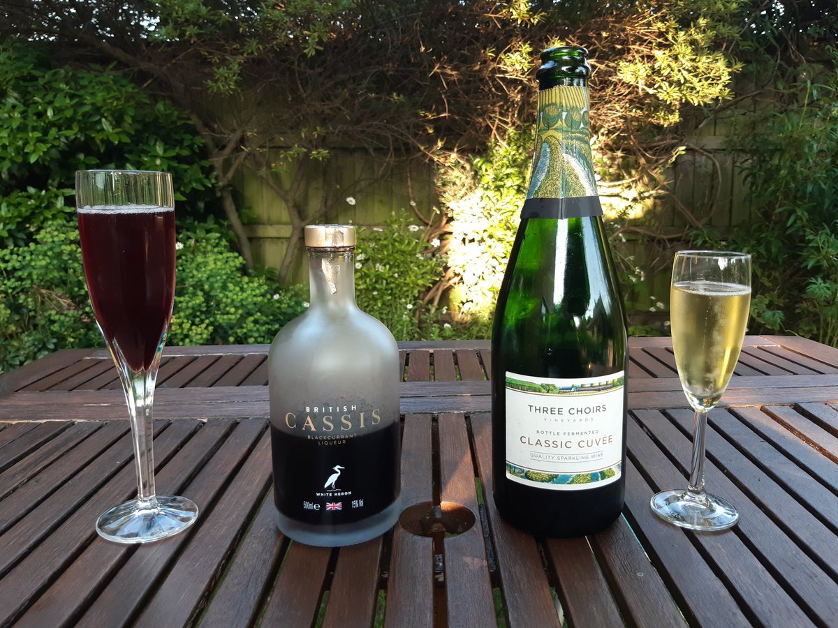 WillKleiser's tweet photo. Celebrating my Mum's birthday with English Sparkling wine @3choirsnewent and British Cassis @WhiteHeron1876 We love such amazing local drinks and produce. Cheers @ozclarke @joefattorini #EnglishWineWeek #britishcassis https://t.co/eUqXx8ibOO