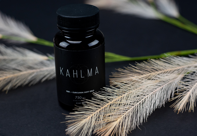 kahlma's tweet photo. It’s essential to moisturize and replenish the skin with essential minerals and vitamins needed to promote healthy skin. When the skin is dry, this causes the body to produce excess oil. Dry skin leads to inflammation, which ultimately leads to more breakouts in the facial area. https://t.co/uDZt4TZWgt