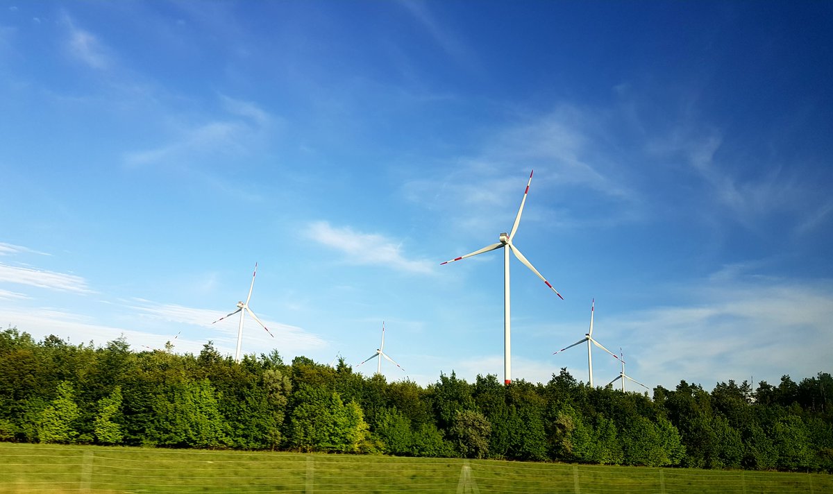 A recent study proves that renewable energy is much cheaper than many realize, and that a 90% renewable energy grid could be possible by 2035. Read our website for a summary!

 bit.ly/rgridfuture

#energy #solar #wind #renewableenergy #the2035report #pace #grid #solargrid