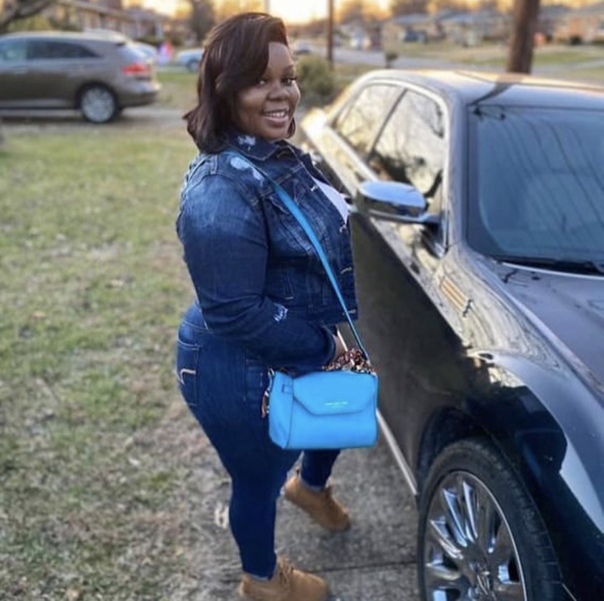 chriscopelandrt's tweet photo. Imagine if murdering someone meant that you only get fired from your job... cause, that’s all that’s happened for the cops that murdered beautiful #breonnataylor, and this is wrong! ✊🏾#justiceforbreonnataylor #MakeAmericaGreatForTheFirstTime #blacklivesmatter #defundthepolice https://t.co/oO9D0cHTEs