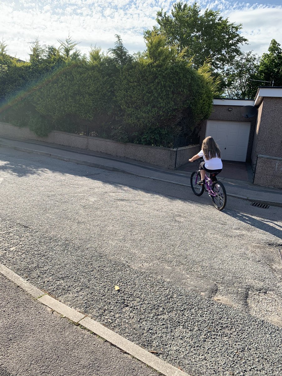 PaulineRobb3's tweet photo. Well-being Wednesday, cycle in the sun ☀️ @Kirkhill_School @MissSomerville https://t.co/r4tWKhhroM