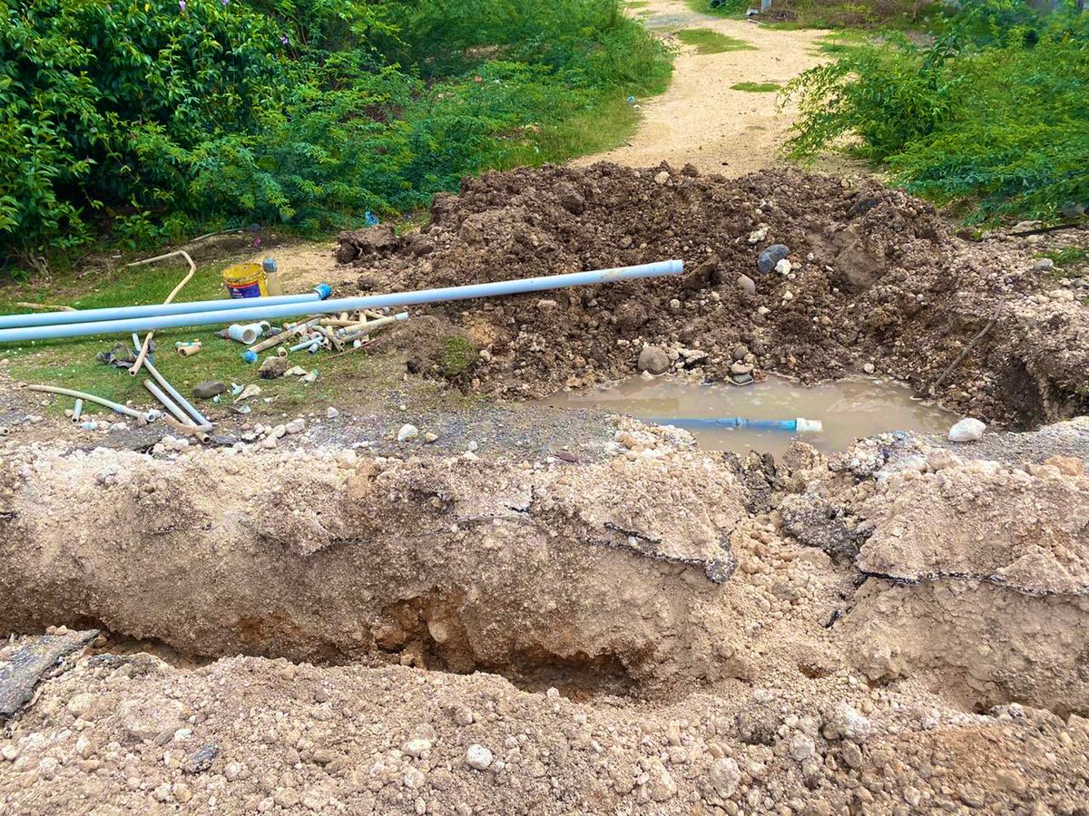 pcharlesjr's tweet photo. Installation of new water mains in Rocky Point. #Building and #Developing South East Clarendon into #ModelConstituency. 
#BuildingSEC #DevelopingSEC #WaterImprovementProject #WaterIsLife https://t.co/h5rHTB3AzH