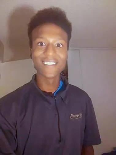 _nadigirl's tweet photo. The is no reason AT ALL  that an innocent black man should’ve look like this right before his death after being ATTACKED by the @AuroraPD #JusticeForElijahMcClain #blacklivesmatter #ElijahMcClain #blacktwitter @Blcktweet https://t.co/v86ZgN7sXF
