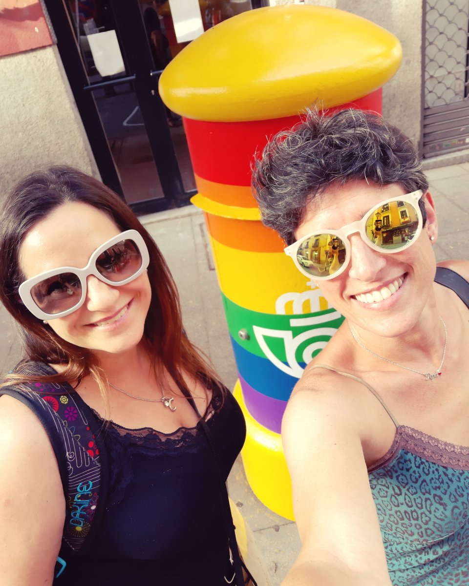 LaPepaCases's tweet photo. Viatjar amb una companya tremenda 🌟i  trobar-te amb una campanya tremenda de @correos 🏳️‍🌈
.
@carme_juan73 #Madrid #projectesquemolen #nitdesantjoan 🔥 #bogeries #Castelló #tv https://t.co/TPENx6lE4b