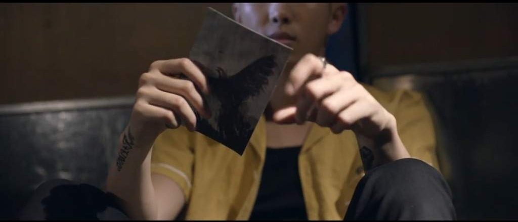 So here we have another link between two books that are related to Wings era !! During the  #GRAPHIC_LYRICS teaser we see a pencil and a drawing, didn't  sent a drawing of a bird to  during Begin Short film?! And Didn't  pick up a Butterfly card during RUN MV?!