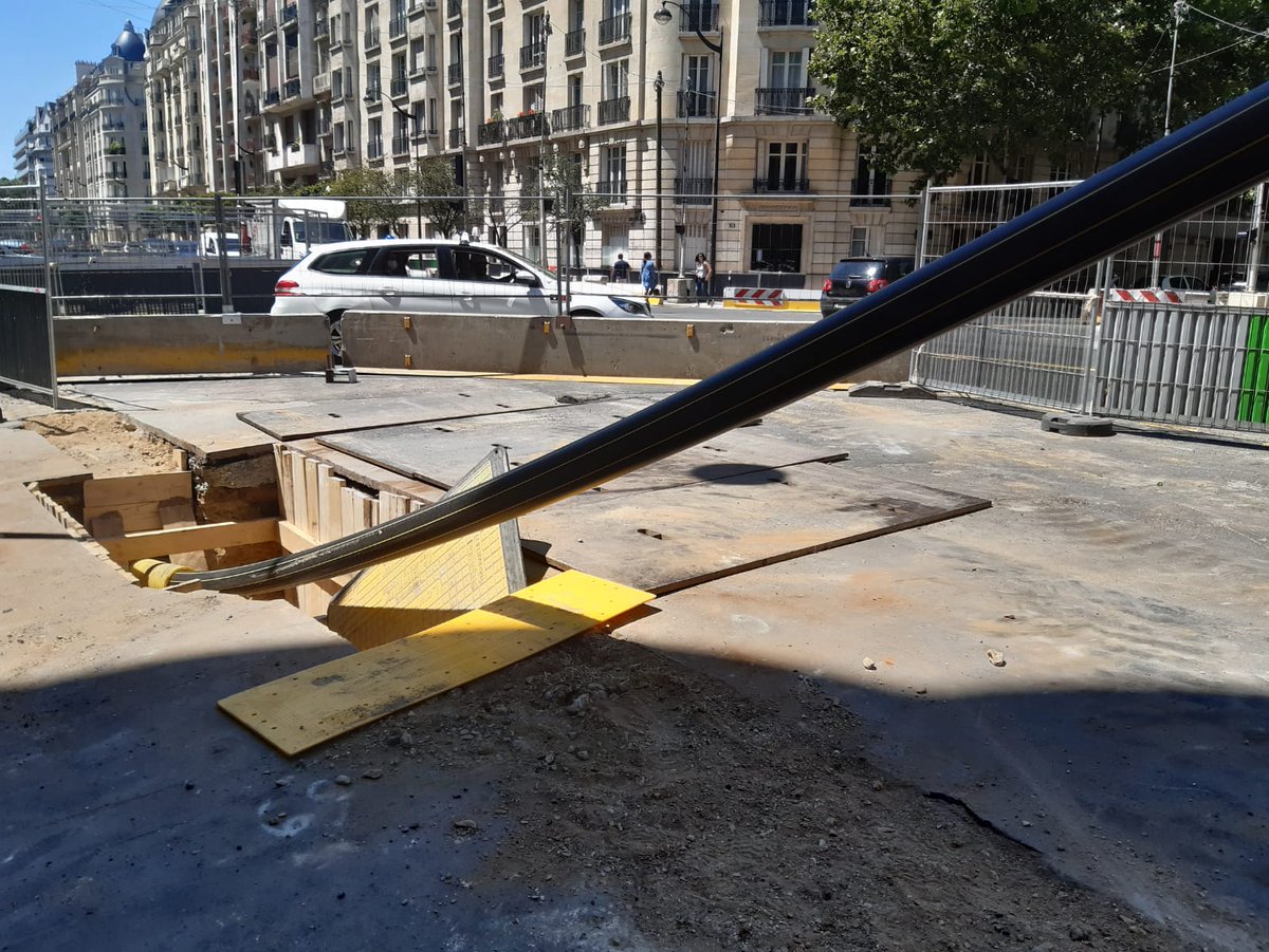 Svgnpierre's tweet photo. Aujourd'hui sur notre chantier de dévoiement gaz @GRDF pour le futur T3O, tirage de 130ML de PE160 avec la #SPAC sur notre première partie de tranchée.
#T3O #GRDF #DTPARIS #CA https://t.co/vz3c0m3wLc