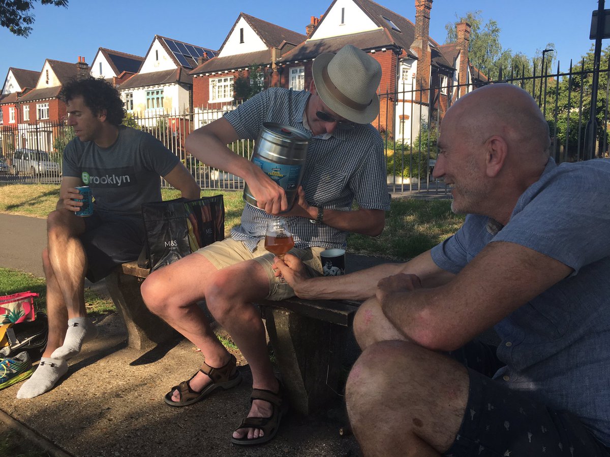DulwichRaider's tweet photo. Freedom!
Today’s #beerwalk ends in Ruskin Park with a 9-pinter of @Clarkshaws Four Freedoms 🇪🇺 https://t.co/Ya8WNRofua