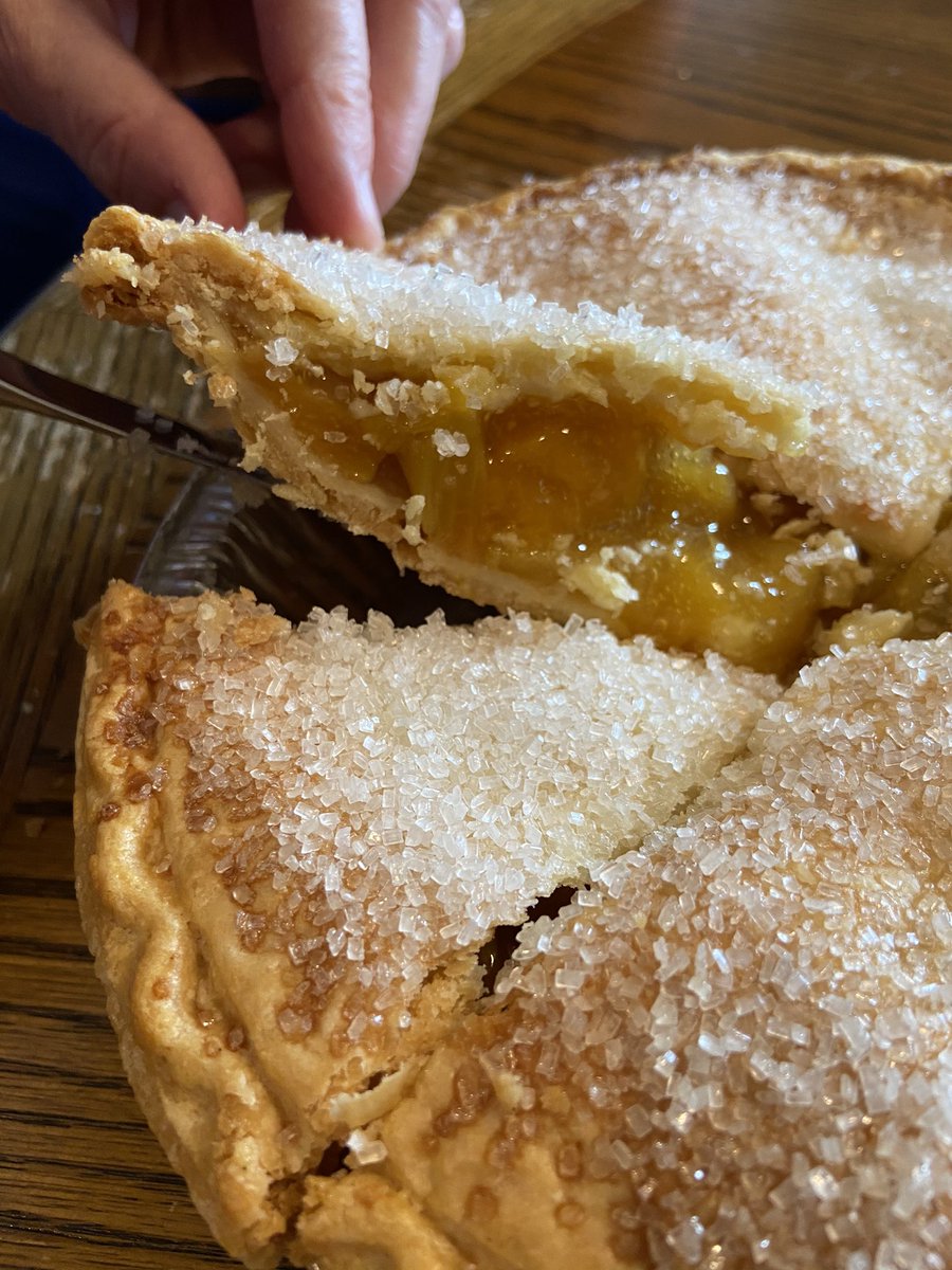 13arhensley's tweet photo. Hey @OCharleys does this look like a pecan pie to you? And to make matters worse it’s not even Apple. It’s PEACH 🤮🤮 https://t.co/KayhLweATL