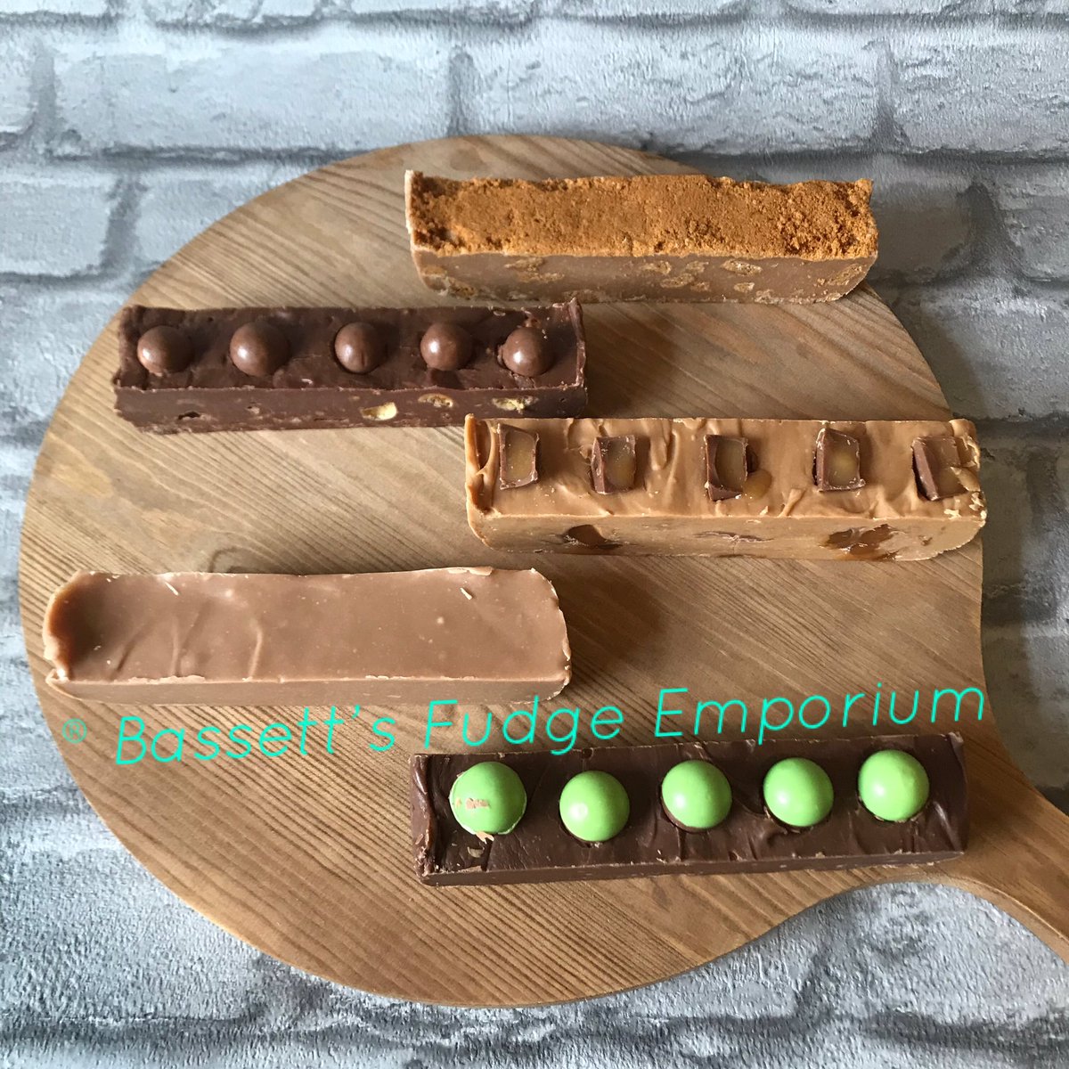 BassettsFudge's tweet photo. We are a small #handmade Fudge business based in Sheffield we offer local delivery or postal packages covering England
further details in our pinned tweet all orders via our facebook page link in bio.
Give us a follow ๐๐ผ
#PowerHour #smallbis https://t.co/b0ZbXVV2yB