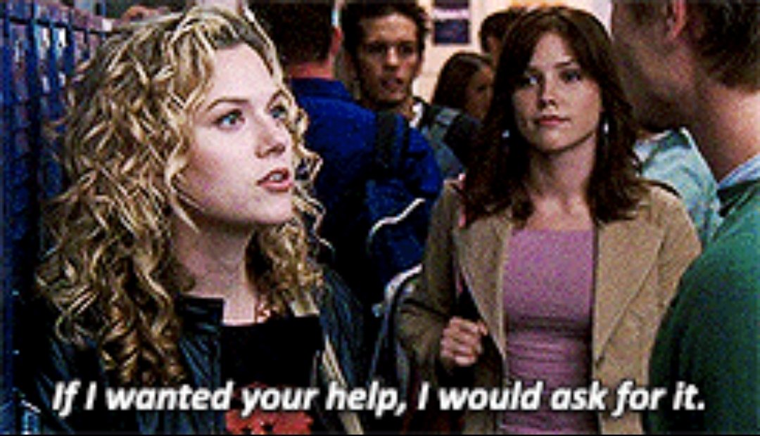 1x03: He barely knows her, but Lucas sends Peyton's designs to Thud magazine, knowing its hard for Peyton to put herself out there. 3 episodes in and the soulmate connection is obvious.