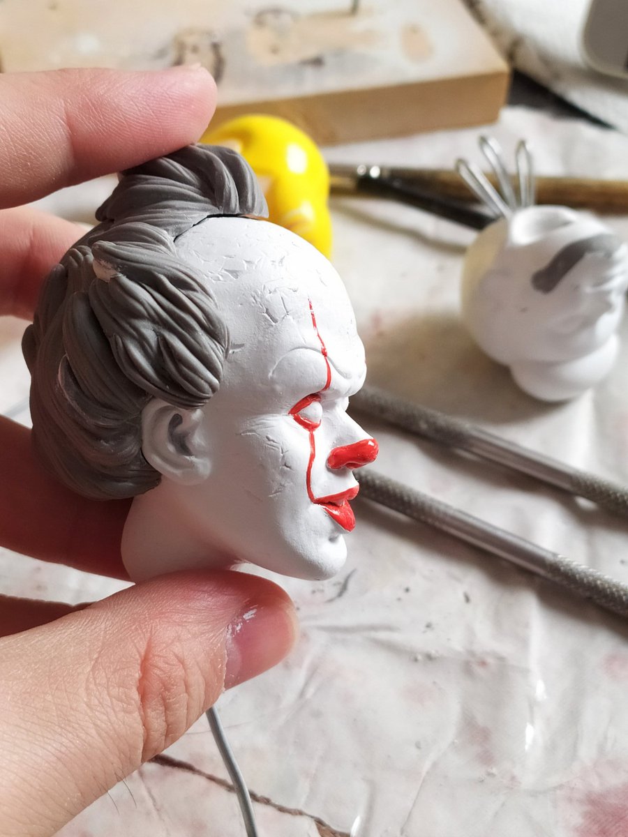 Testing color... #diseñoshicade #it #pennywise #stephenking #derry #handmade #wip #instagood #arttoy #horror #horrormovies #billskarsgård #designertoy #art #arttoy #toycollector #craftmanship #3dsculpt #polimerclay #toyfigure #instawork #picoftheday ... You'll float too 🎈