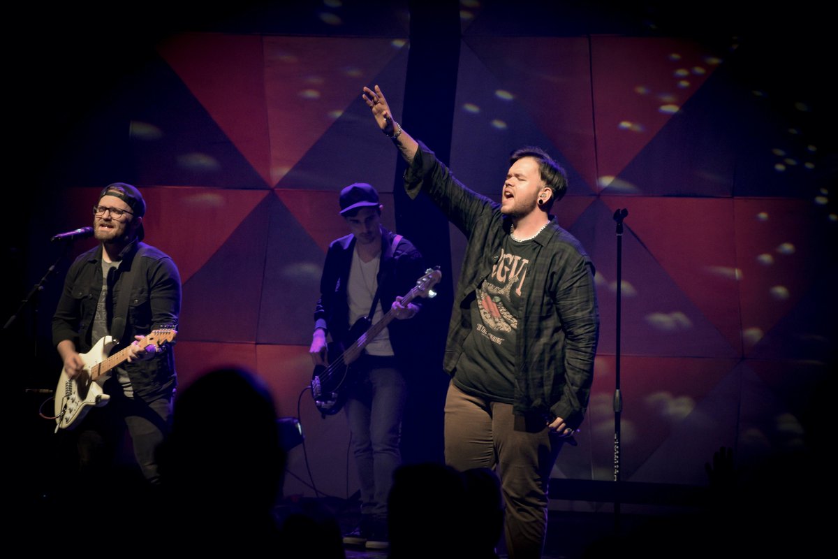 PointChurch_'s tweet photo. 🙋🏾‍♂️🙋🏼‍♂️ Raise your hand if you are ready to meet in person again! 🙋🏻‍♀️🙋🏽‍♀️ Claim your spot to join us live in person THIS SUNDAY right now at https://t.co/6R7jV3eQsA! https://t.co/fuvSKGLSf9
