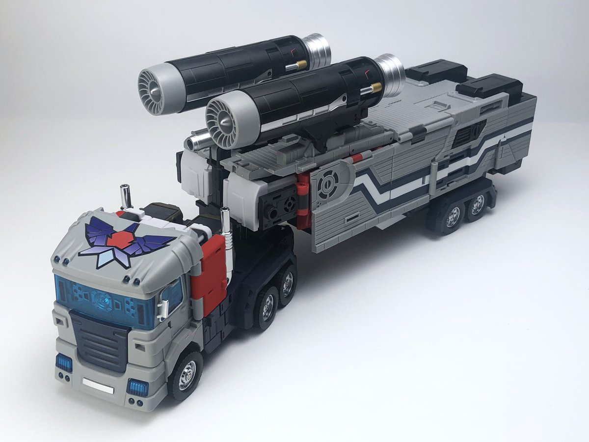 fans_hobby's tweet photo. MB-16A MACHINE EAGLE full color test shot - TRUCK mode!
#fanshobby #thirdpartytransformers #machineeagle #machinewarsprime https://t.co/1J5v4tKn1I