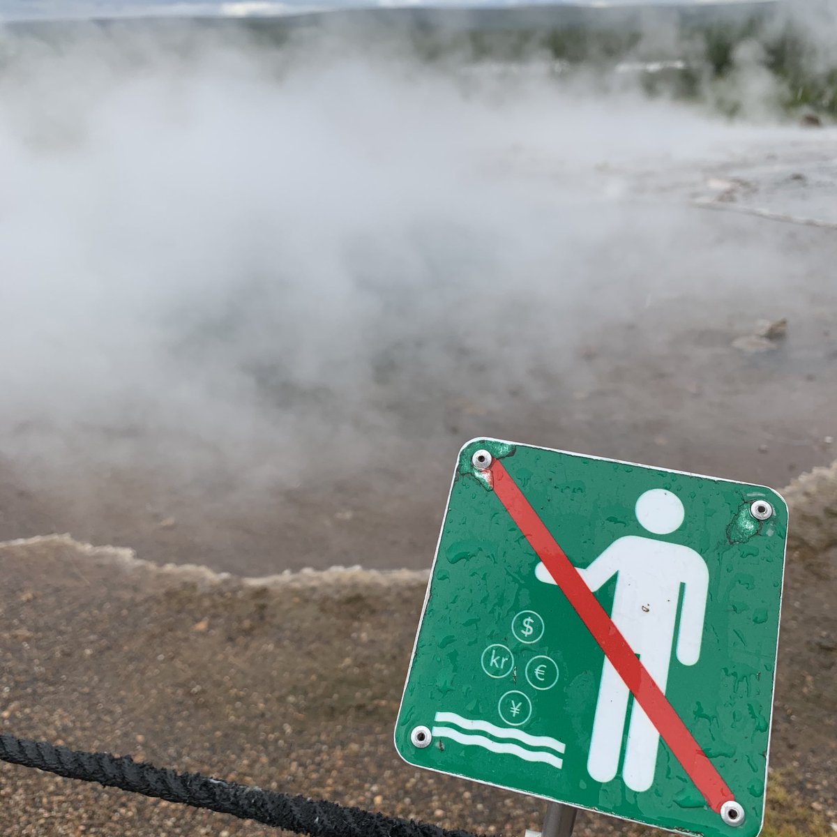 Ne dobálj pénzt gejzírbe!