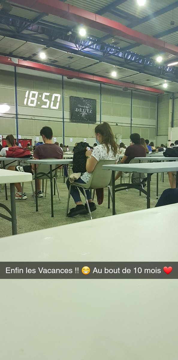 Carlasilixx's tweet photo. Après 10 mois.. enfin les vacances ! #PACES #PACES2020
Bonnes vacances à tous 😚 https://t.co/Do1RPyse3P