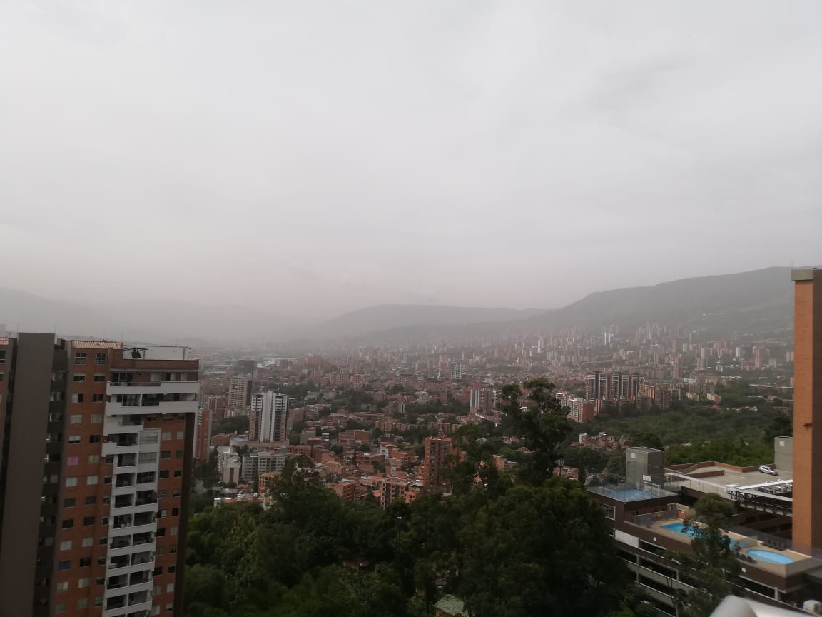 davidab81's tweet photo. Arena del sahara o contaminación?? @Areametropol @AlcaldiadeMed @Teleantioquia @Telemedellin @elcolombiano @minuto30com https://t.co/ddqqF1QV4m