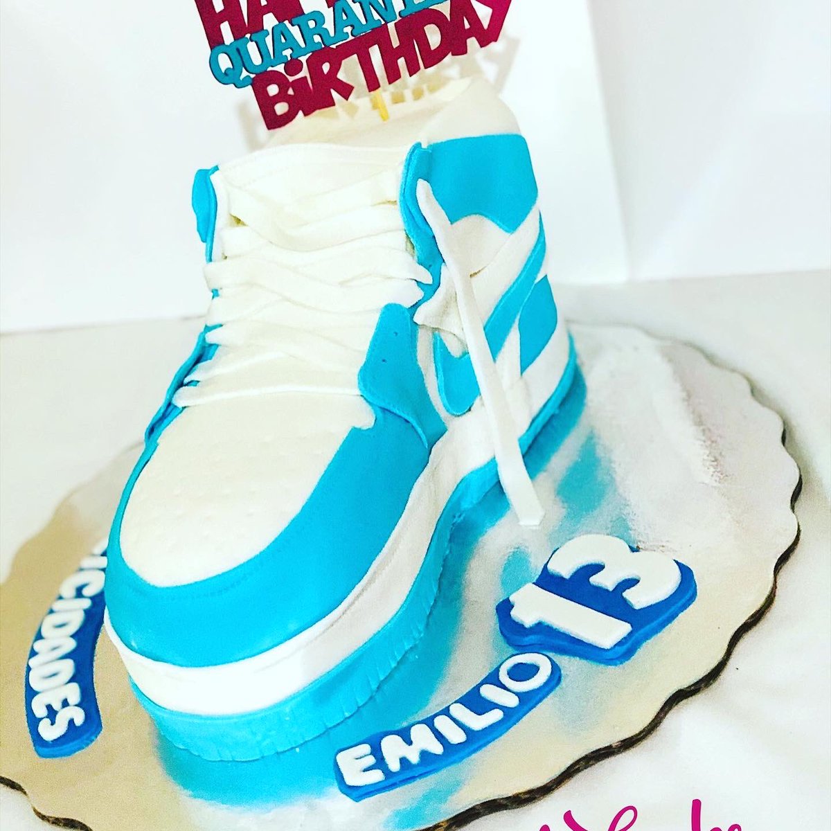 kamilcake's tweet photo. Mi sobrino me pidió este pastel , que les parece ?👍🏻.👎🏻
.
.
.
.
.
#kamilcake #kamicakecdmx #tenisnike #caketenis #cakenike #cdmx #instacake #fondantcake #fondant #nike #nikeairforce1 https://t.co/6RzkUW0dKi
