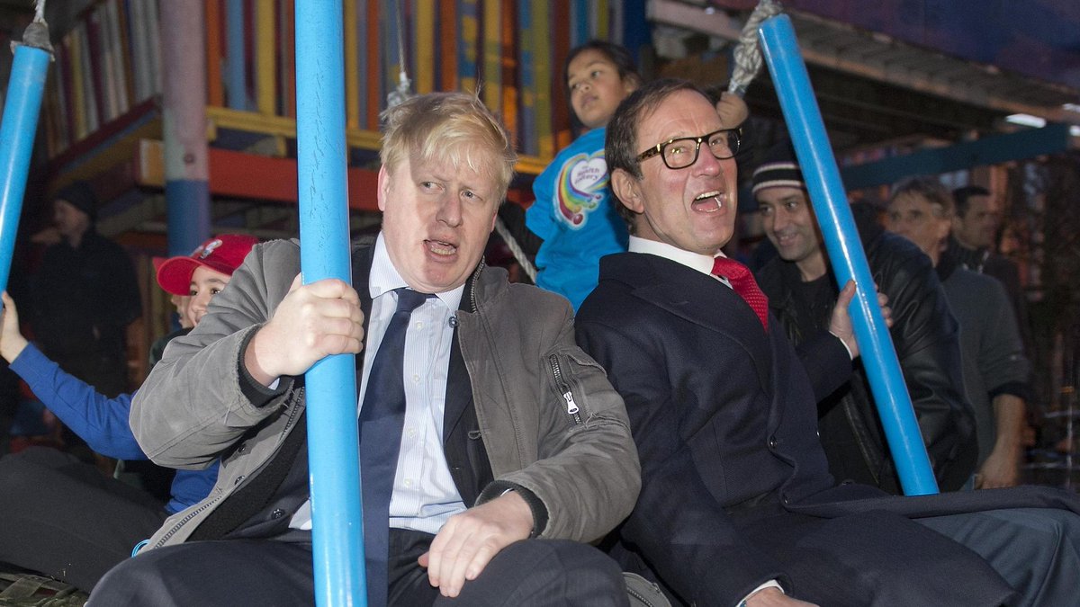 2/ Richard Desmond knows Boris Johnson well too. He's previously campaigned with him.