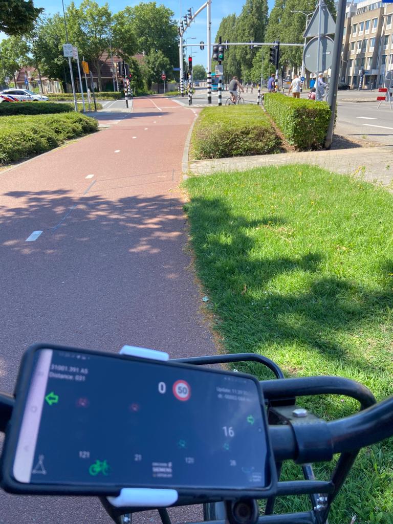 eric_vk's tweet photo. Het was vandaag weer lekker #fietsen in @shertogenbosch. Nu met de #schwung en @RingRingFkm app (alleen Android en iVRI). Duidelijk het verschil ervaard, sneller en langer groen bij de #verkeerslichten. Het mag worden gebruikt, hoeft niet. Met andere @talking_traffic app gecheckt https://t.co/X76zvVbHqw