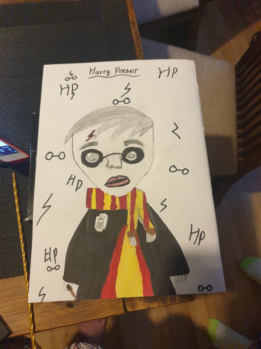 KimberleyDipple's tweet photo. @fordbridge2013 Isabelle loves drawing and Harry Potter so decided she wanted to draw him #SoArty https://t.co/0NW1gaMH1U