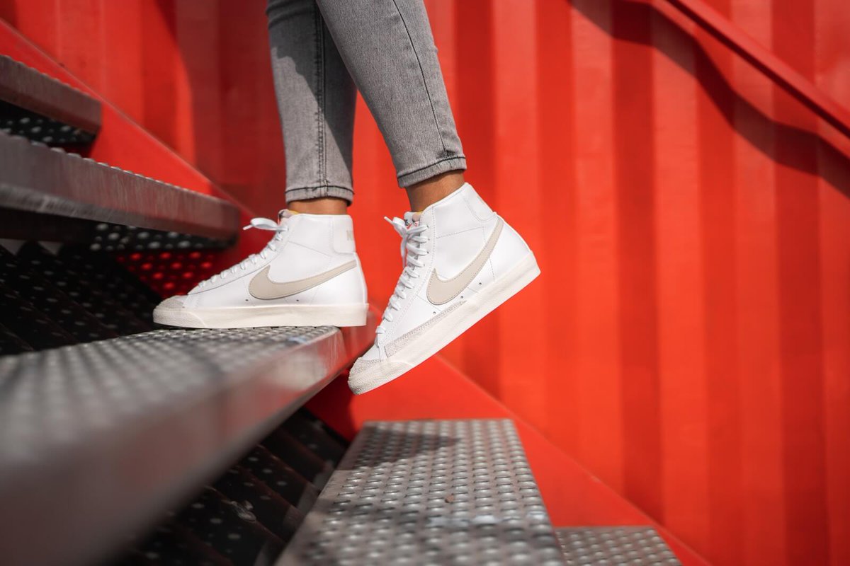 nike blazer light bone orange