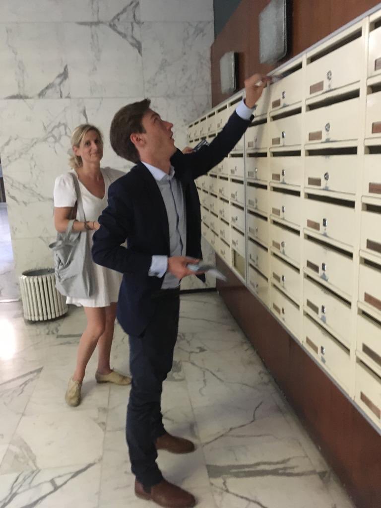 AgnesEvren's tweet photo. Sur tous les fronts avec nos colistiers aujourd’hui encore pour mobiliser les électeurs et changer de politique à Paris ! Le 28 juin,  ne vous laissez pas voler cette élection, votez ! https://t.co/HQc7wrJdmC