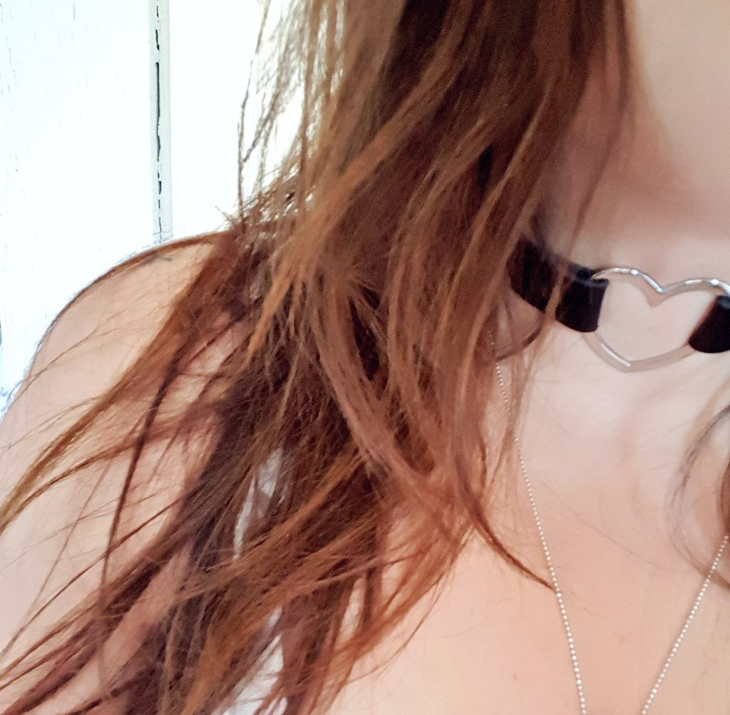 thatjanegirl_'s tweet photo. used my collar for the first time tonight and holy fucking wow does it ever boost the dom/sub dynamic. 🤤🤤 fuck.
#mynewfavoritething #submissive https://t.co/kzXs32jPYm