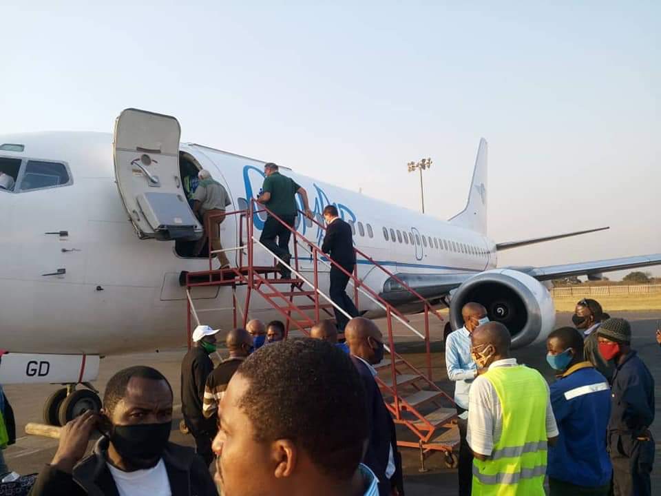 NicholasKabanga's tweet photo. Les animaux #raciste-s Delcommune, Alexis Delbar, Van Landuyt, Koumbanakis et De Souza ont été chassé du territoire Congolais pour leurs insultes racistes tenus contre le Belge d'origine Congolaise, @PierreKompany, Bourgmestre à Ganshoren et Député au Parlement Bruxellois. #Nek https://t.co/7a2a2wrJE2
