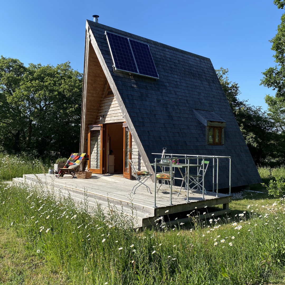 Tiny Home SILVA .... a beautiful cabin for two ❤️❤️
#tinyhomesholidays #ecoretreats #contemporarycabin  #isleofwight  #tinyhouseuk #slowliving #greentourism #holidaywhereyourheartis #ecocabin #getaway#escapethecity #isleofwightholidays