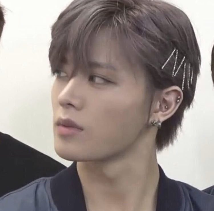yutactivities's tweet photo. yuta with clips in his hair was so so pretty. pls make a comeback https://t.co/kv9UJ5ZUCp