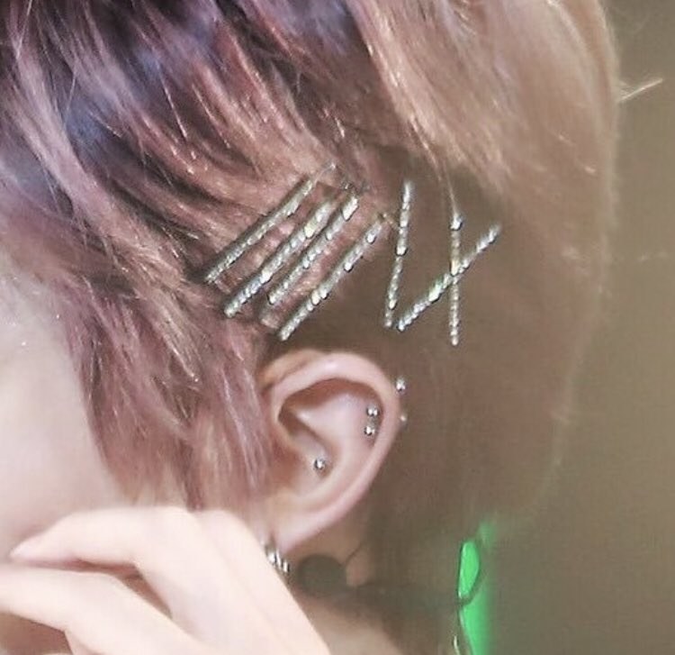 yutactivities's tweet photo. yuta with clips in his hair was so so pretty. pls make a comeback https://t.co/kv9UJ5ZUCp