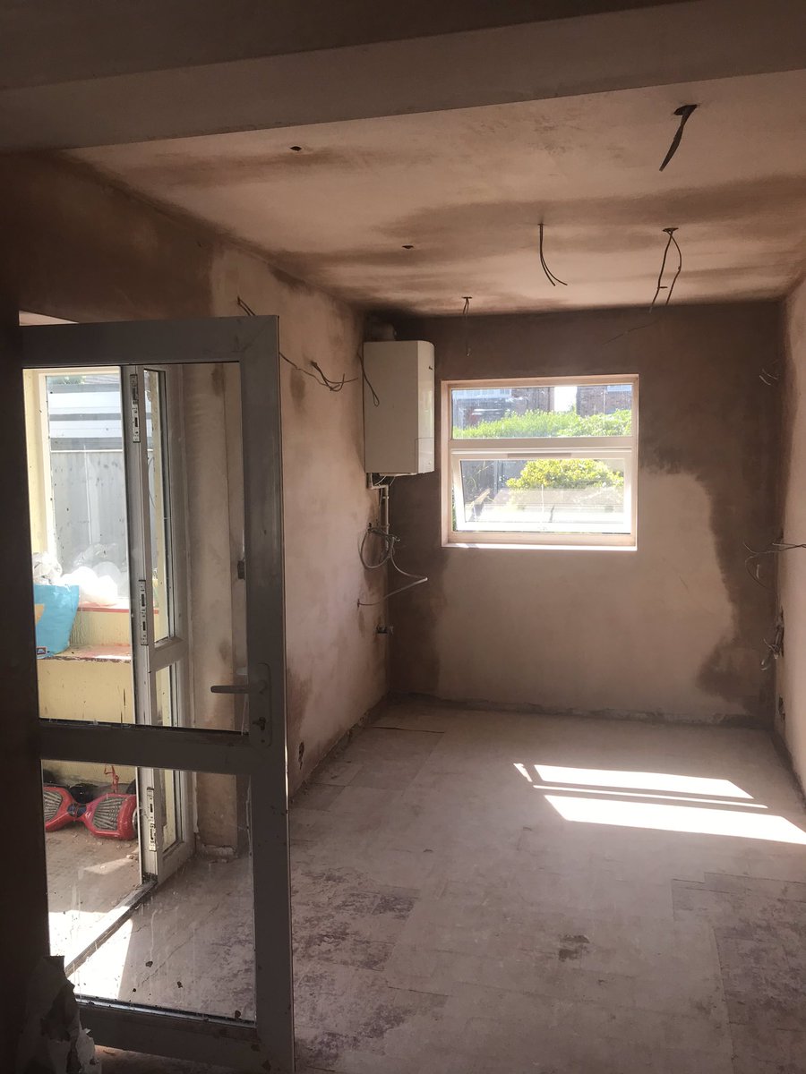 J7Construction's tweet photo. Kitchen skimmed out and we’ve got a load of skim delivered courtesy of #kentsupplies to ensure the rest of the house is finished soon!! #plastering #redevelopment #property #building #wrexham https://t.co/nw2UBkL7aT