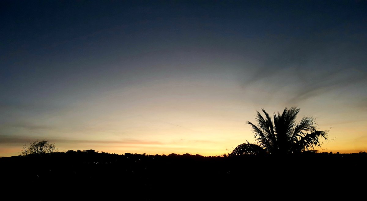 CidaAlves61's tweet photo. Anoitecer em Vespasiano-MG.🌄
#mgtv2 #paisagem #anoitecer https://t.co/My9DDHI6BP