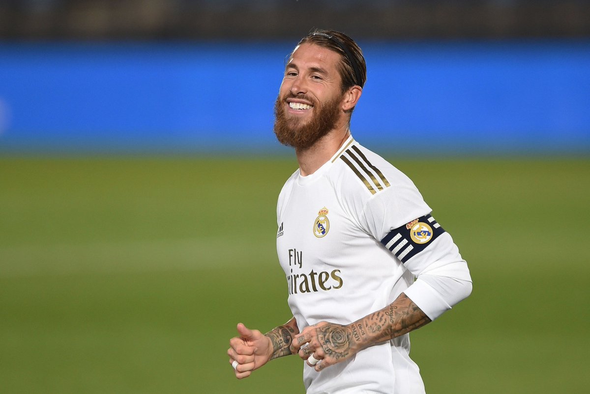 InvictosSomos's tweet photo. Hoy, golazo majestuoso de tiro libre. Registra 3 goles en 4 partidos desde que volvió el fútbol. El defensor con alma de delantero. CAPITÁN RAMOS. https://t.co/uRaPheMSHj