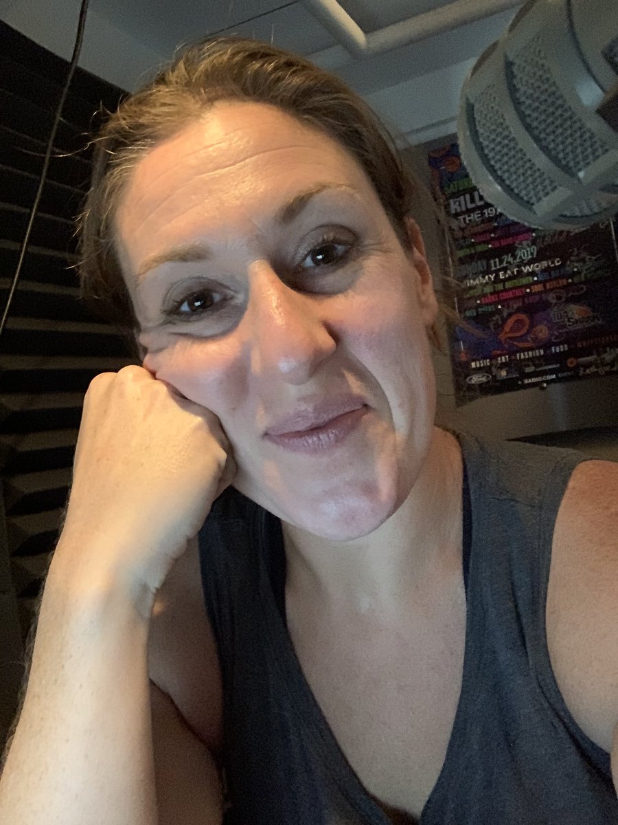 LKTalksAllDay's tweet photo. If a #VoiceActor does a job but doesnโt post a #selfie, does the #invoice even get paid #NET90?! https://t.co/uyUdBhIR2Z