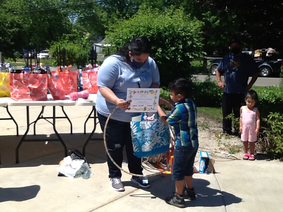 1hopeunited's tweet image. Earlier in June, our Aurora Early Learning Center held their Preschool graduation ceremony and distributed art supplies, books, and toys to families for learning at home. 

#PreschoolGraduation #ClassOf2020 #TeacherAppreciation #ThankATeacher #MomLife #DadLife #Aurora