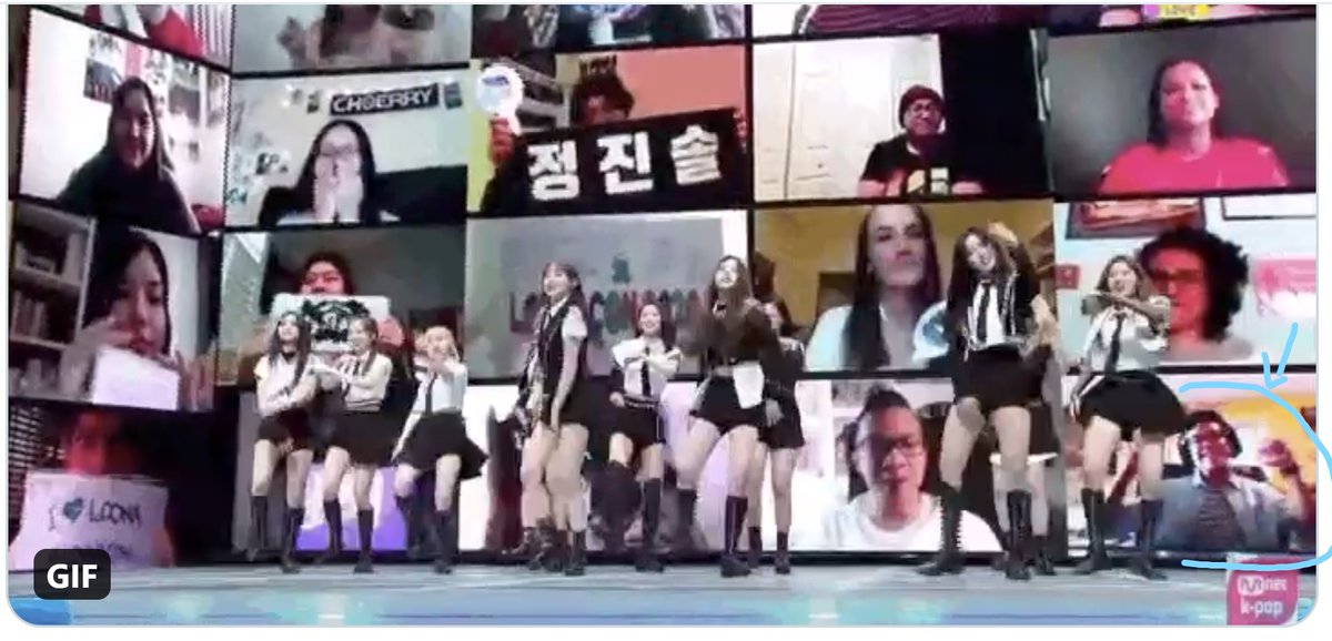 Bruce_G55's tweet photo. Look at me! Made it in the broadcast for LOONA and OH MY GIRL! #LOONA #OHMYGIRL #KCONUSA #KCON2020 https://t.co/EslqO1Ne71