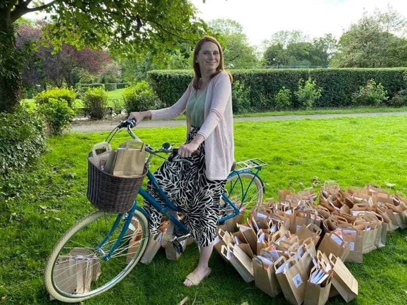 SoShieldsWI's tweet photo. Behind the scenes -
President Jayne modelling our surprise ‘meeting in a bag’ packs that the committee put together #wearewomensinstitute
#mywi
#modernwi 
#MyVirtualWI
#wi
#womensinstitute
#soswi 
#southshields
#sistersofshields 
#wilifemagazine https://t.co/1zsxhvUHhY