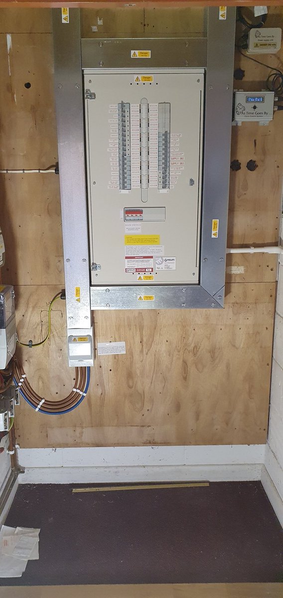 SPEC_Electrical's tweet image. BEFORE &amp;amp; AFTER 
This is not just a 3 phase distribution board. This is a Phillips Electrical DB #hager #HagerGang #hageruk #gardnerandscardifield 
@hageruk @scardifields