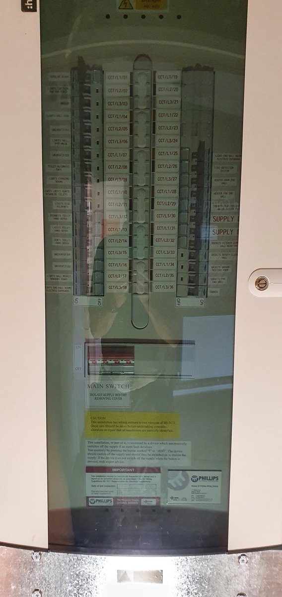 SPEC_Electrical's tweet image. BEFORE &amp;amp; AFTER 
This is not just a 3 phase distribution board. This is a Phillips Electrical DB #hager #HagerGang #hageruk #gardnerandscardifield 
@hageruk @scardifields