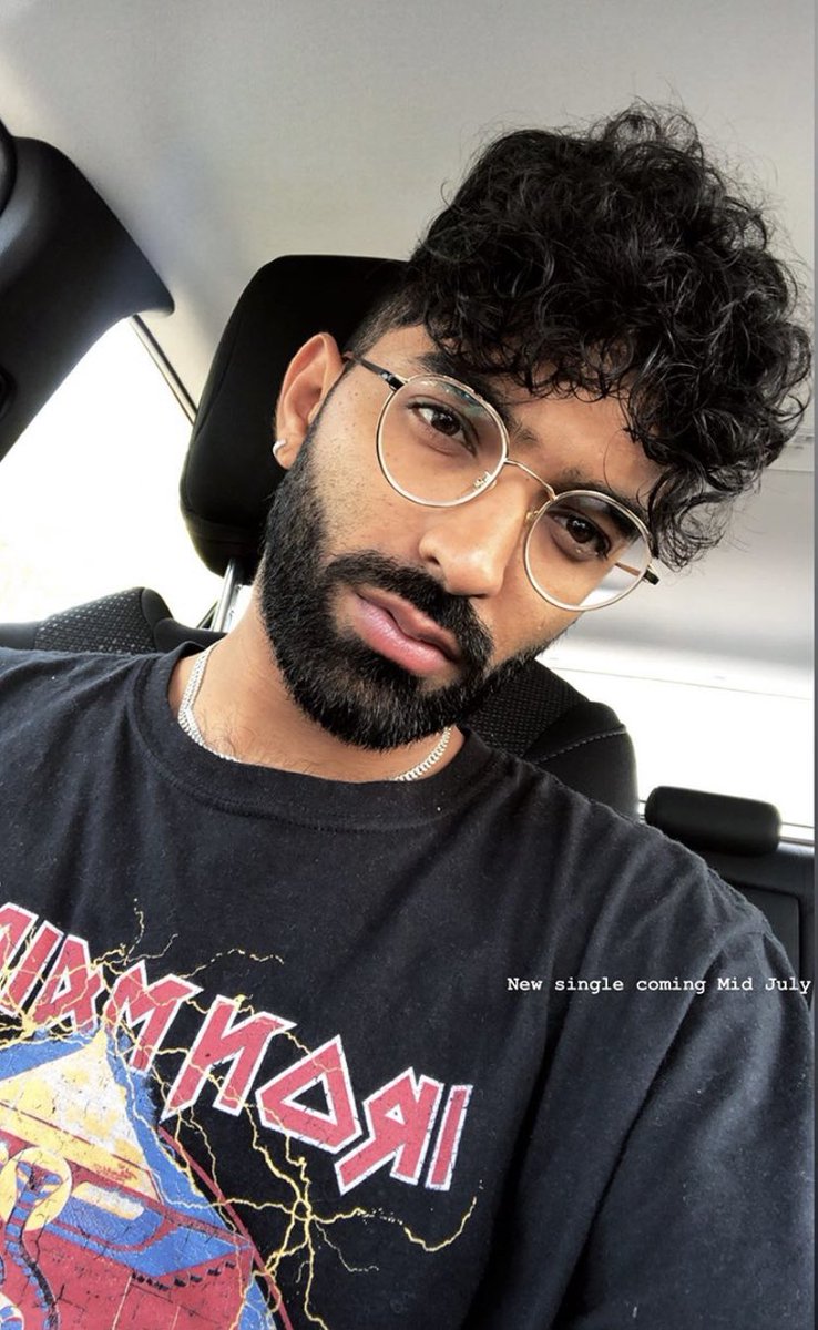 JUST GOT WORD <a href="/iAmVivaswan/">VivaSwan</a> OFFICIALLY HAS A NEW SINGLE ON THE WAY 😎🤩🤫🤫🤫